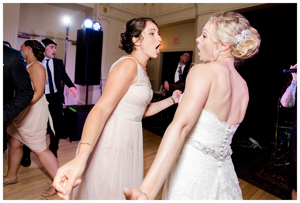 For the modern couple planning their wedding in NY, NJ + PA. Real weddings, engagements, inspiration + more!