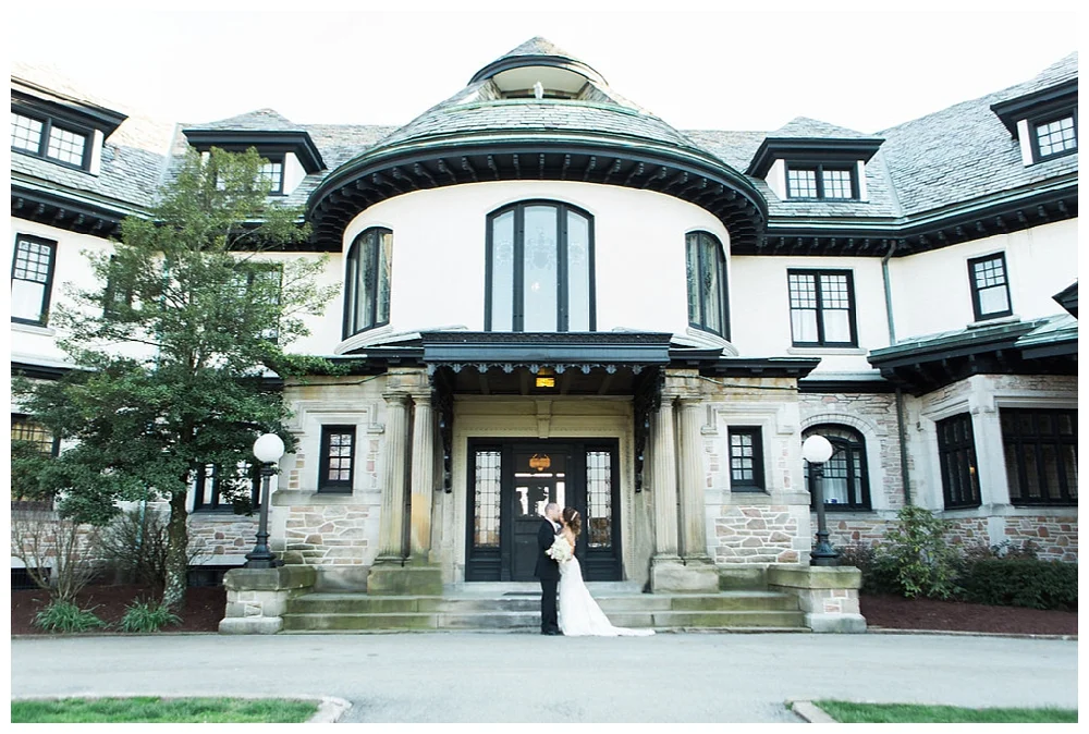 For the modern couple planning their wedding in NY, NJ + PA. Real weddings, engagements, inspiration + more!