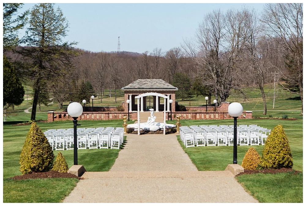 For the modern couple planning their wedding in NY, NJ + PA. Real weddings, engagements, inspiration + more!