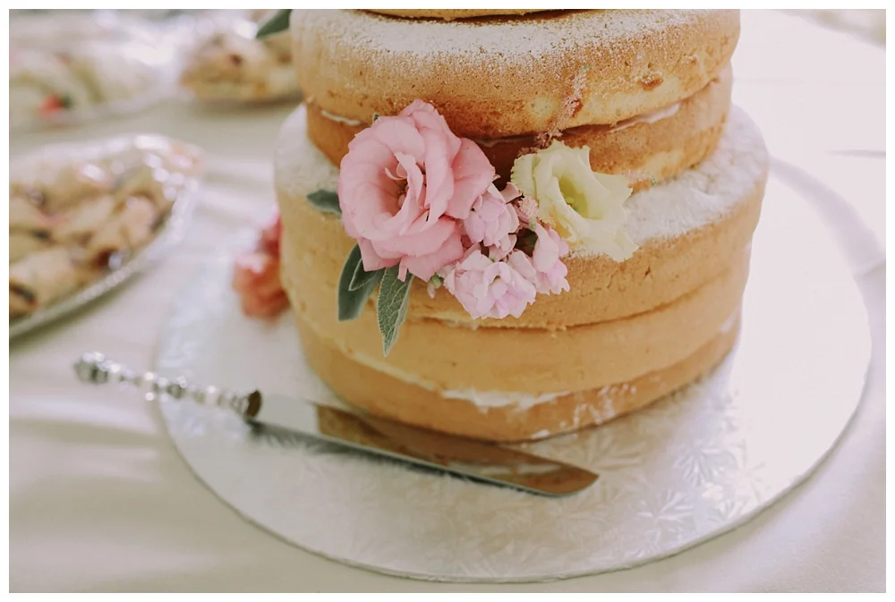 For the modern couple planning their wedding in NY, NJ + PA. Real weddings, engagements, inspiration + more!