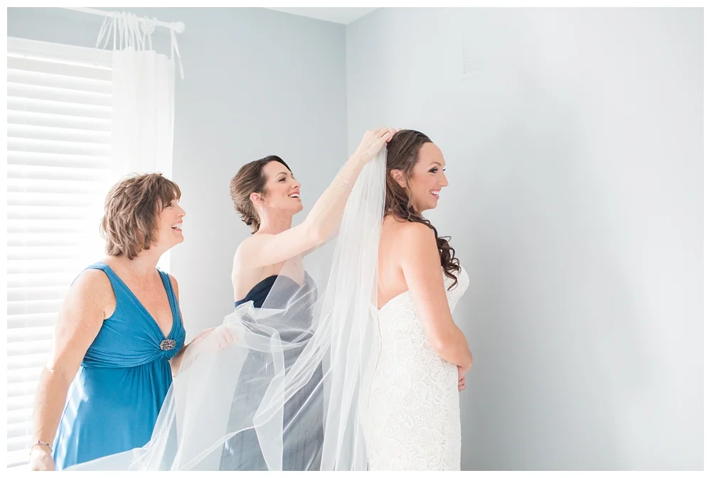 Pennsylvania Weddings | Phoenixville Foundry | Real weddings, engagements and inspiration for the modern PA Bride | www.redoakweddings.com