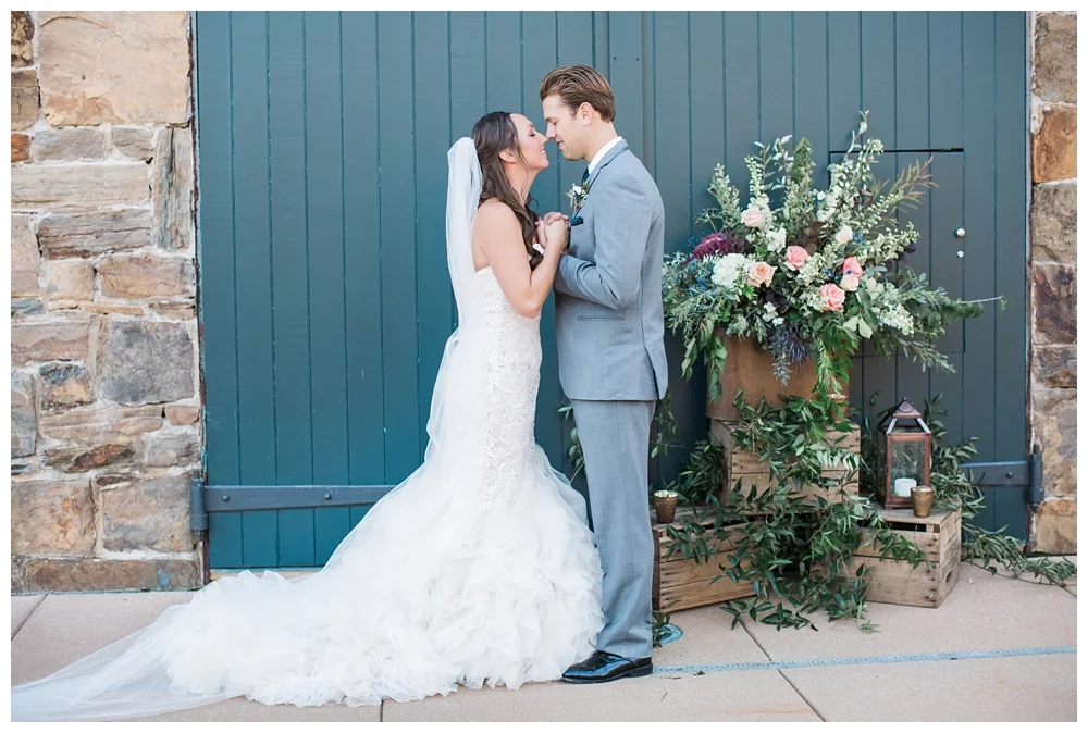 Pennsylvania Weddings | Phoenixville Foundry | Real weddings, engagements and inspiration for the modern PA Bride | www.redoakweddings.com