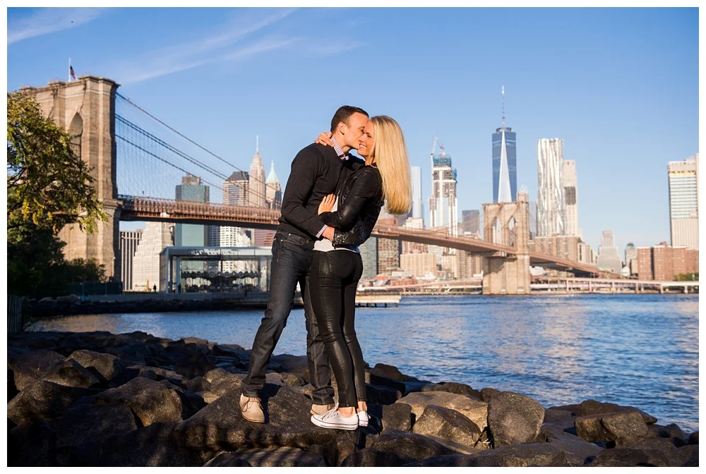 New York Engagement | Brooklyn Bridge, NY, NY | Real weddings, engagements and inspiration for the modern NY Bride | www.redoakweddings.com