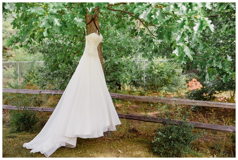 New York Weddings | The Harmony Golf Club in Port Kent, NY | Real weddings, engagements and inspiration for the modern NY Bride | www.redoakweddings.com