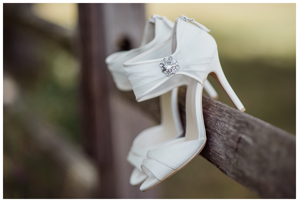 New York Weddings | The Harmony Golf Club in Port Kent, NY | Real weddings, engagements and inspiration for the modern NY Bride | www.redoakweddings.com