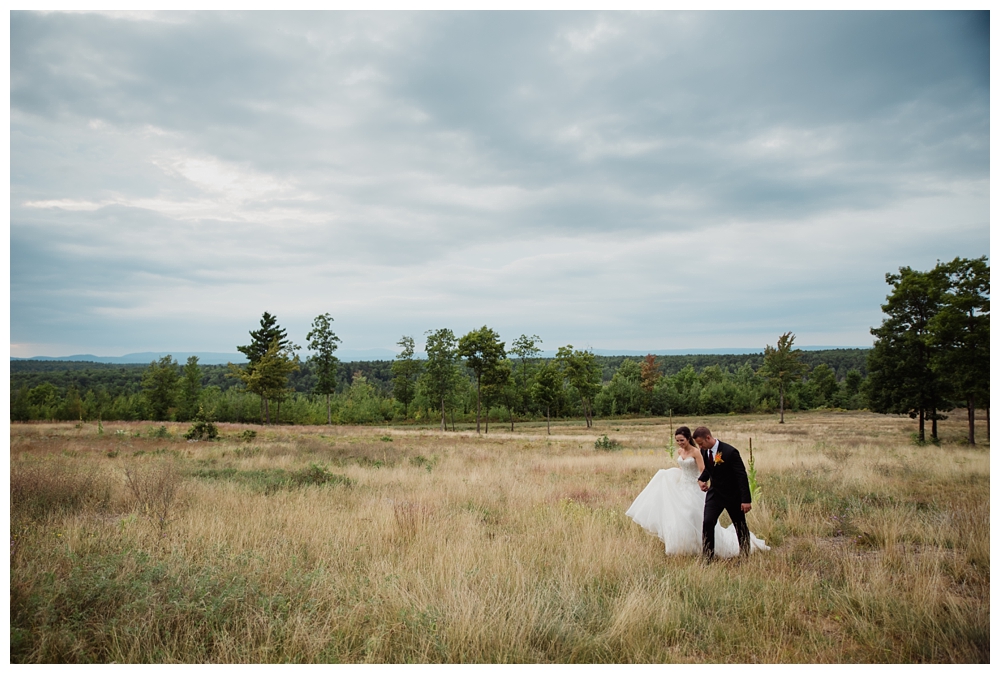 New York Weddings | The Harmony Golf Club in Port Kent, NY | Real weddings, engagements and inspiration for the modern NY Bride | www.redoakweddings.com
