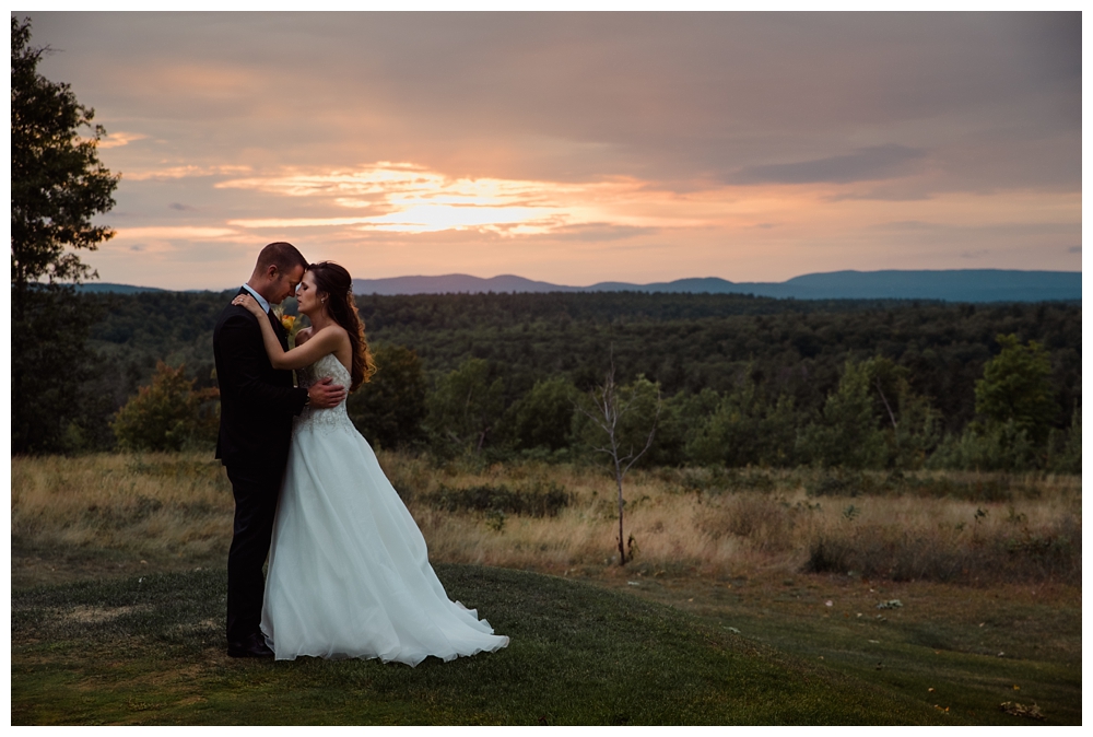 New York Weddings | The Harmony Golf Club in Port Kent, NY | Real weddings, engagements and inspiration for the modern NY Bride | www.redoakweddings.com