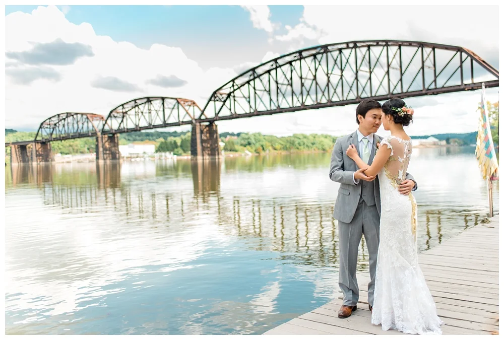 Pennsylvania Weddings | Pittsburgh, PA | Real weddings, engagements and inspiration for the modern PA Bride | www.redoakweddings.com