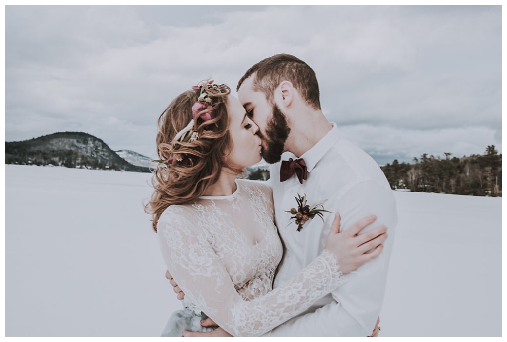 New York Wedding Inspiration | Jimbo's Club At The Point, Brant Lake, NY | Real weddings, engagements and inspiration for the modern NY Bride | www.redoakweddings.com