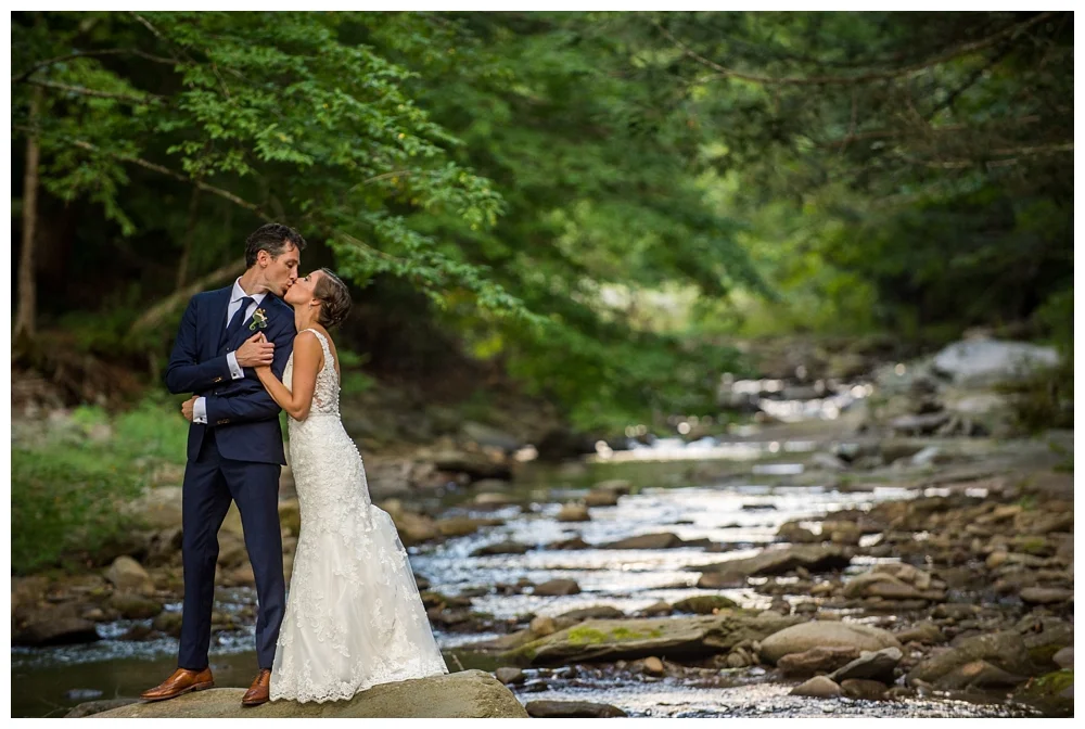 NY Weddings | Full Moon Resort, Big Indian, NY | Real weddings, engagements and inspiration for the modern NY Bride | www.redoakweddings.com