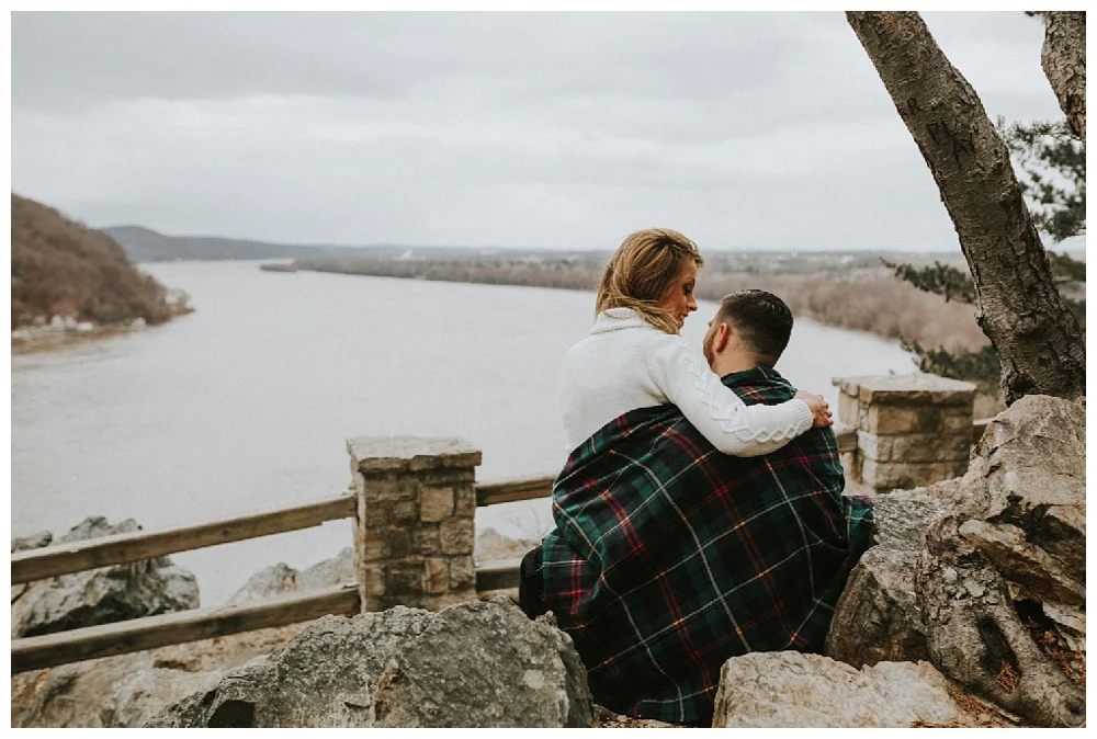 Pennsylvania Engagements | Lancaster PA | Real weddings, engagements and inspiration for the modern PA Bride | www.redoakweddings.com