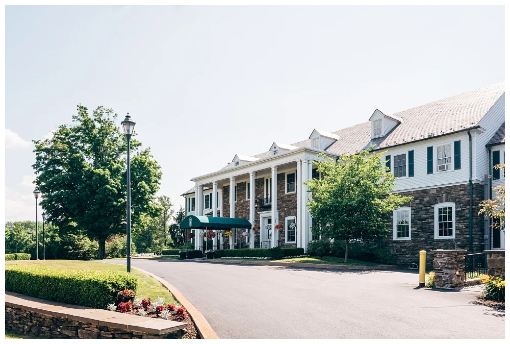 Pennsylvania Weddings | Country Club of Scranton, PA | Real weddings, engagements and inspiration for the modern PA Bride | www.redoakweddings.com