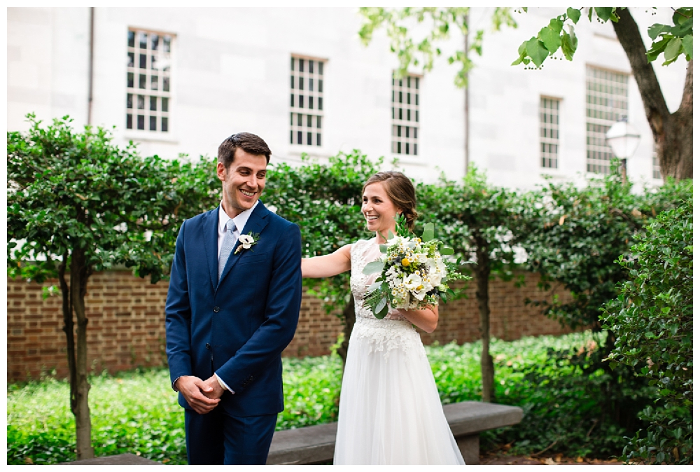 Pennslyvania Weddings | Christ Church, Philadelphia, PA | Real weddings, engagements and inspiration for the modern NY Bride | www.redoakweddings.com