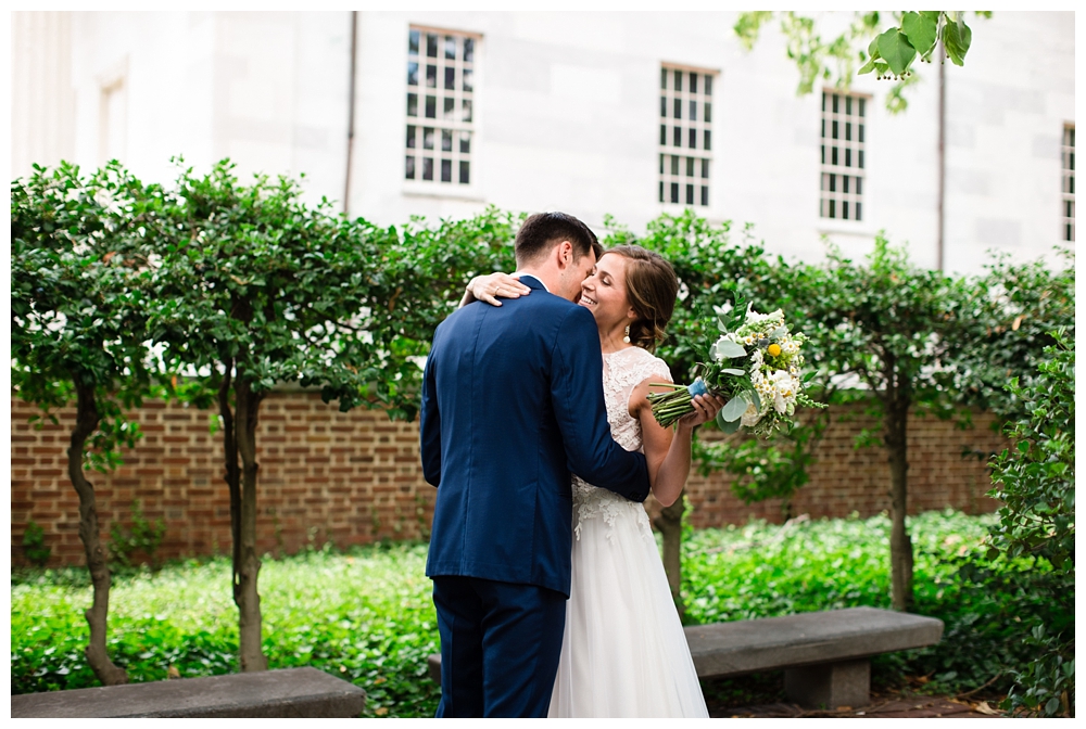 Pennslyvania Weddings | Christ Church, Philadelphia, PA | Real weddings, engagements and inspiration for the modern NY Bride | www.redoakweddings.com