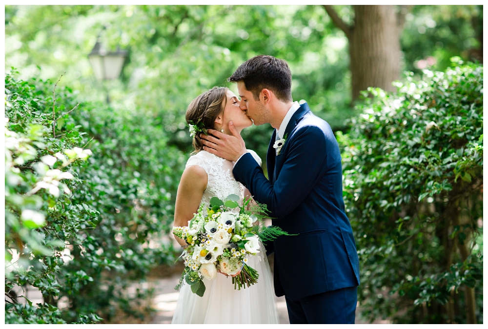 Pennslyvania Weddings | Christ Church, Philadelphia, PA | Real weddings, engagements and inspiration for the modern NY Bride | www.redoakweddings.com