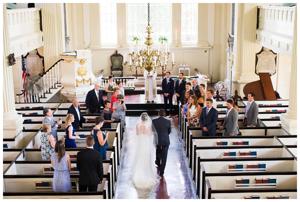 Pennslyvania Weddings | Christ Church, Philadelphia, PA | Real weddings, engagements and inspiration for the modern NY Bride | www.redoakweddings.com