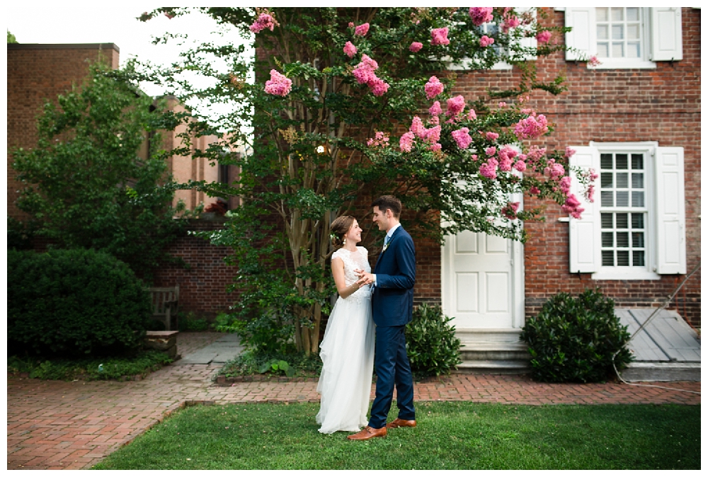 Pennslyvania Weddings | Christ Church, Philadelphia, PA | Real weddings, engagements and inspiration for the modern NY Bride | www.redoakweddings.com