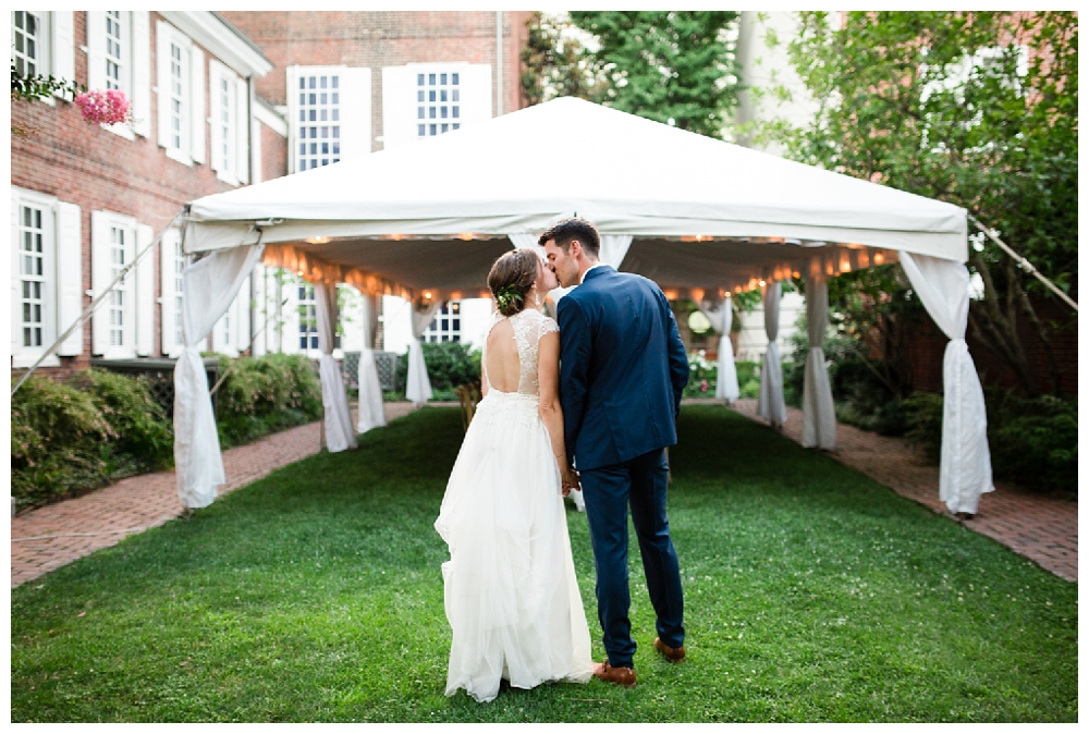 Pennslyvania Weddings | Christ Church, Philadelphia, PA | Real weddings, engagements and inspiration for the modern NY Bride | www.redoakweddings.com