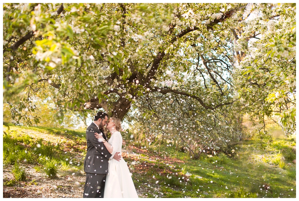 New York Weddings | Holy Name of Jesus church, Brooklyn, NY | Real weddings, engagements and inspiration for the modern NY Bride | www.redoakweddings.com