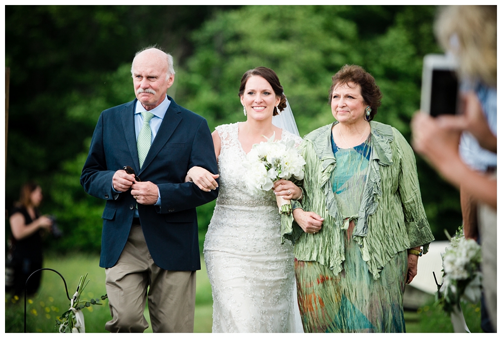 Pennsylvania Weddings | Fiddle Lake Farm, Thompson PA | Real weddings, engagements and inspiration for the modern PA Bride | www.redoakweddings.com