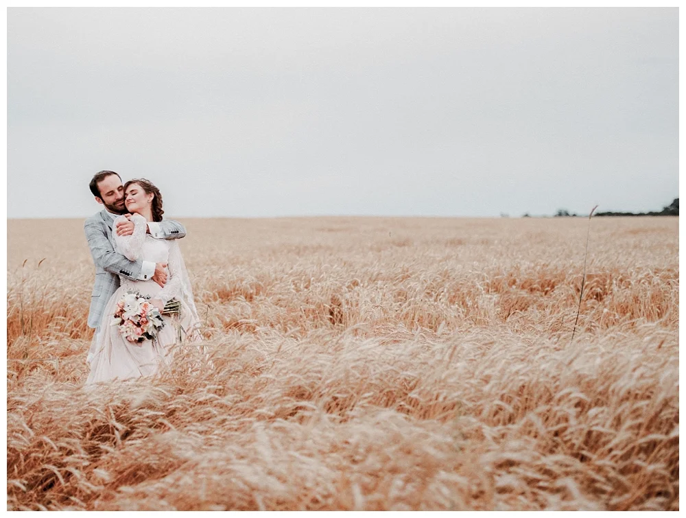 Pennsylvania Weddings | Harvest View Barn, Elizabethtown, PA | Real weddings, engagements and inspiration for the modern NY Bride | www.redoakweddings.com