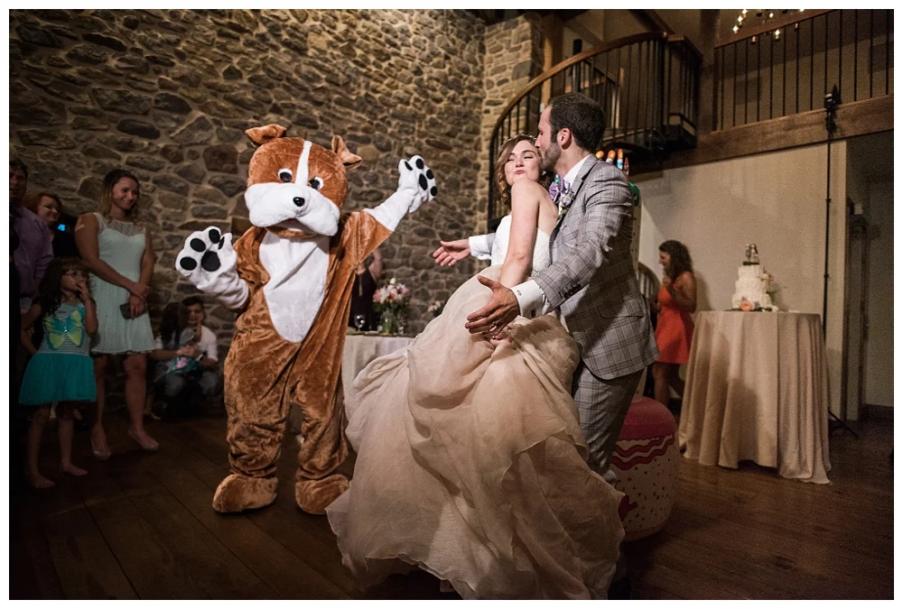 Pennsylvania Weddings | Harvest View Barn, Elizabethtown, PA | Real weddings, engagements and inspiration for the modern NY Bride | www.redoakweddings.com