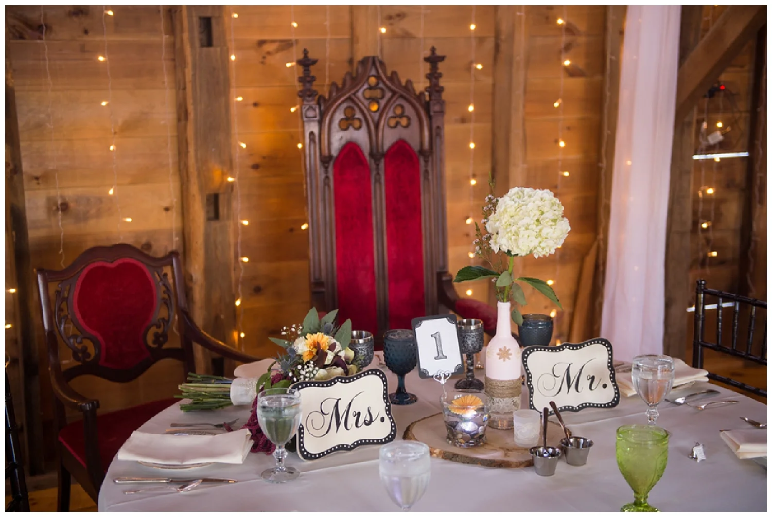 Upstate New York Weddings | Wedding Barn at Lakota's Farm | Cambridge, NY | www.redoakweddings.com