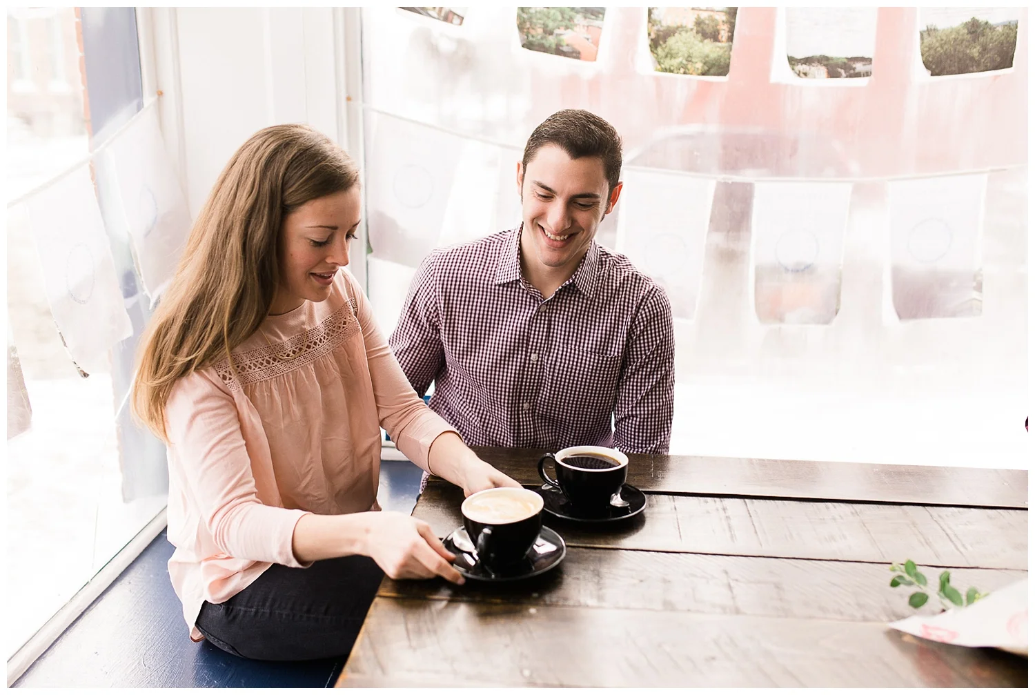 Pittsburgh Engagement Session | The Common Coffee Place | Pittsburgh, PA \ www.redoakweddings