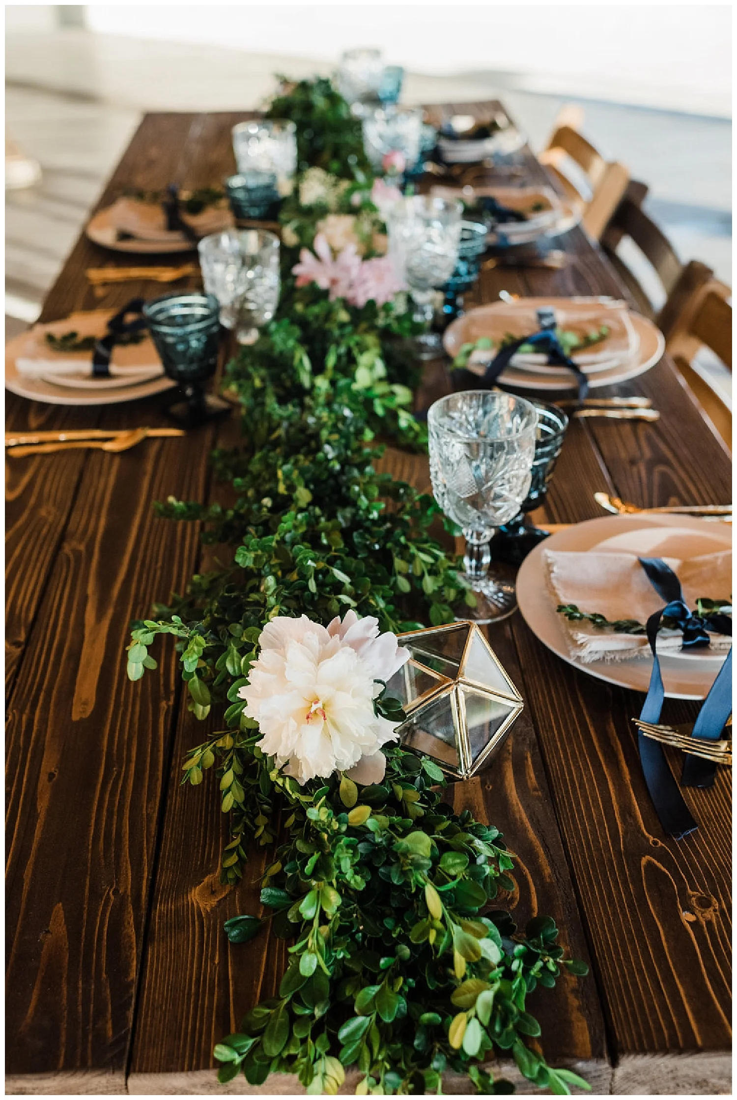 Gatsby Wedding Inspiration | Upstate NY Weddings | Antique Boat Museum | Clayton, NY | www.redoakweddings.com