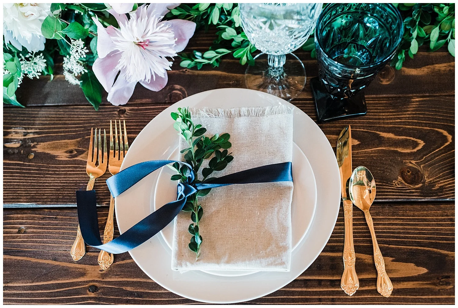 Gatsby Wedding Inspiration | Upstate NY Weddings | Antique Boat Museum | Clayton, NY | www.redoakweddings.com