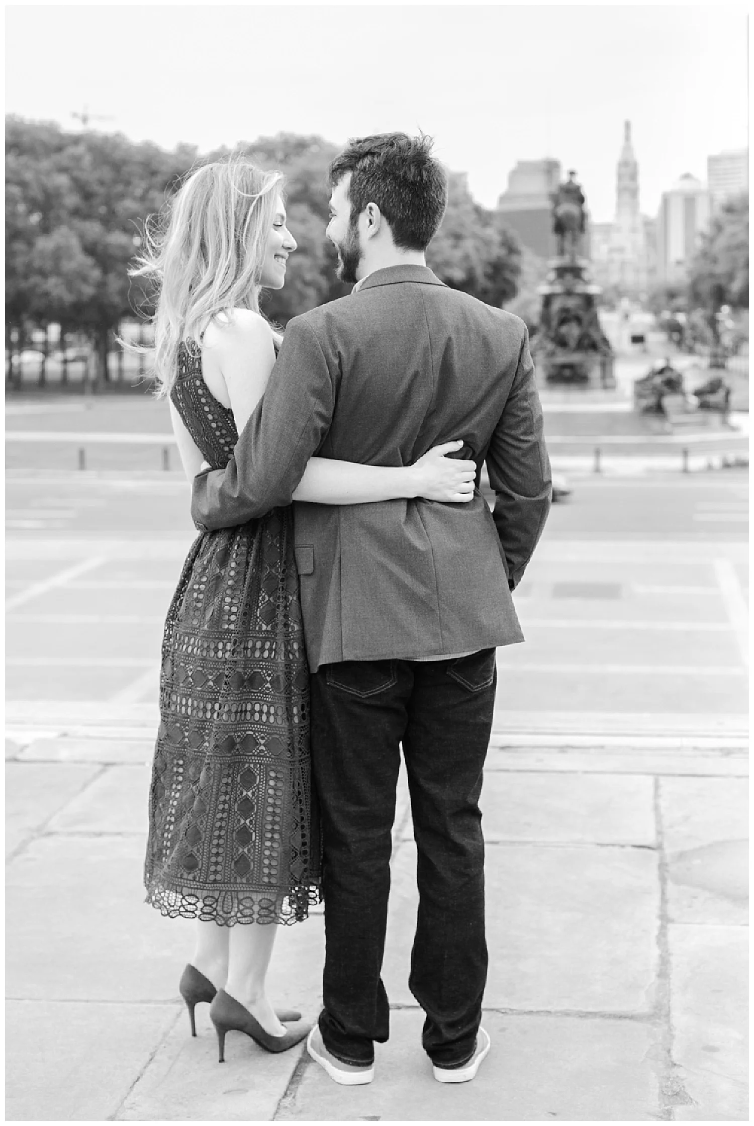 Philadelphia Engagements | Rodin Museum of Art | Philadelphia, PA | www.redoakweddings.com
