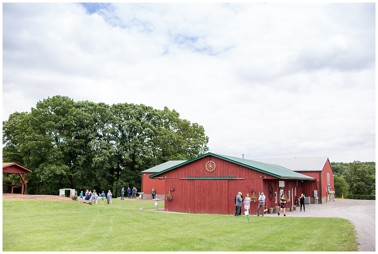 Pittsburgh Farm Wedding | Renshaw Family Farms | Freeport, PA | www.redoakweddings.com
