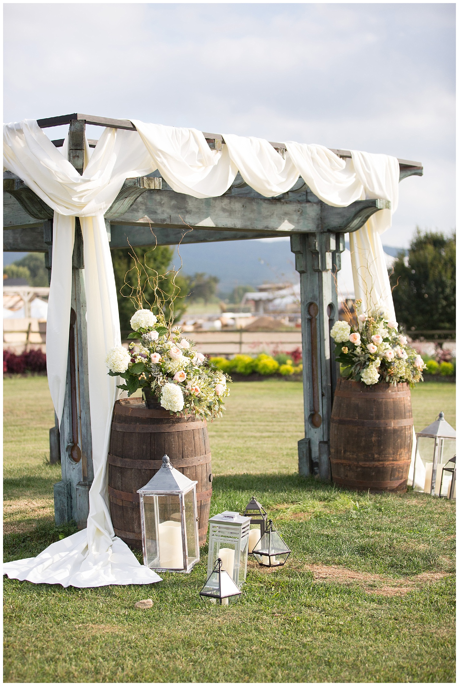 Pennsylvania Farm Wedding | Rich Farms Nursery | Smithtown, PA | www.redoakweddings.com