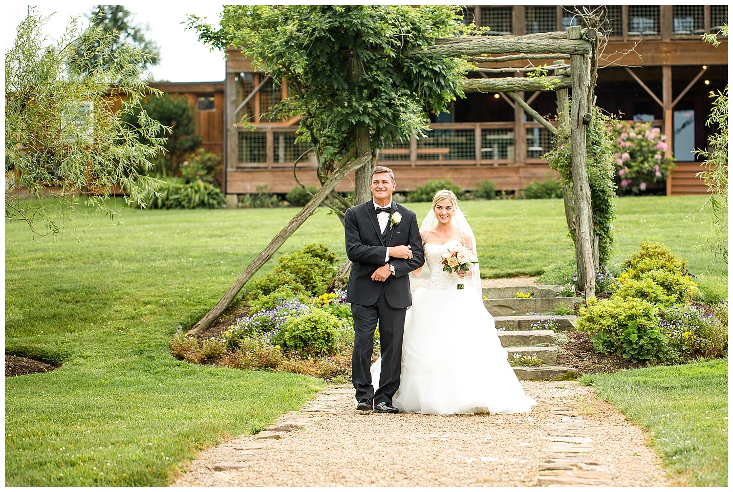 Pittsburgh Weddings | Lingrow Farms Wedding | Leechburg, PA | www.redoakweddings.com
