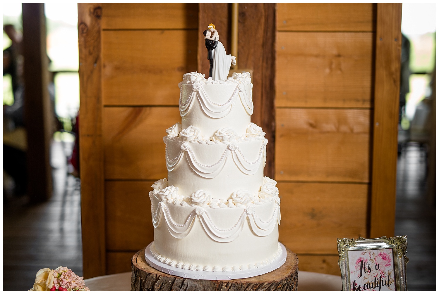 Pittsburgh Weddings | Lingrow Farms Wedding | Leechburg, PA | www.redoakweddings.com