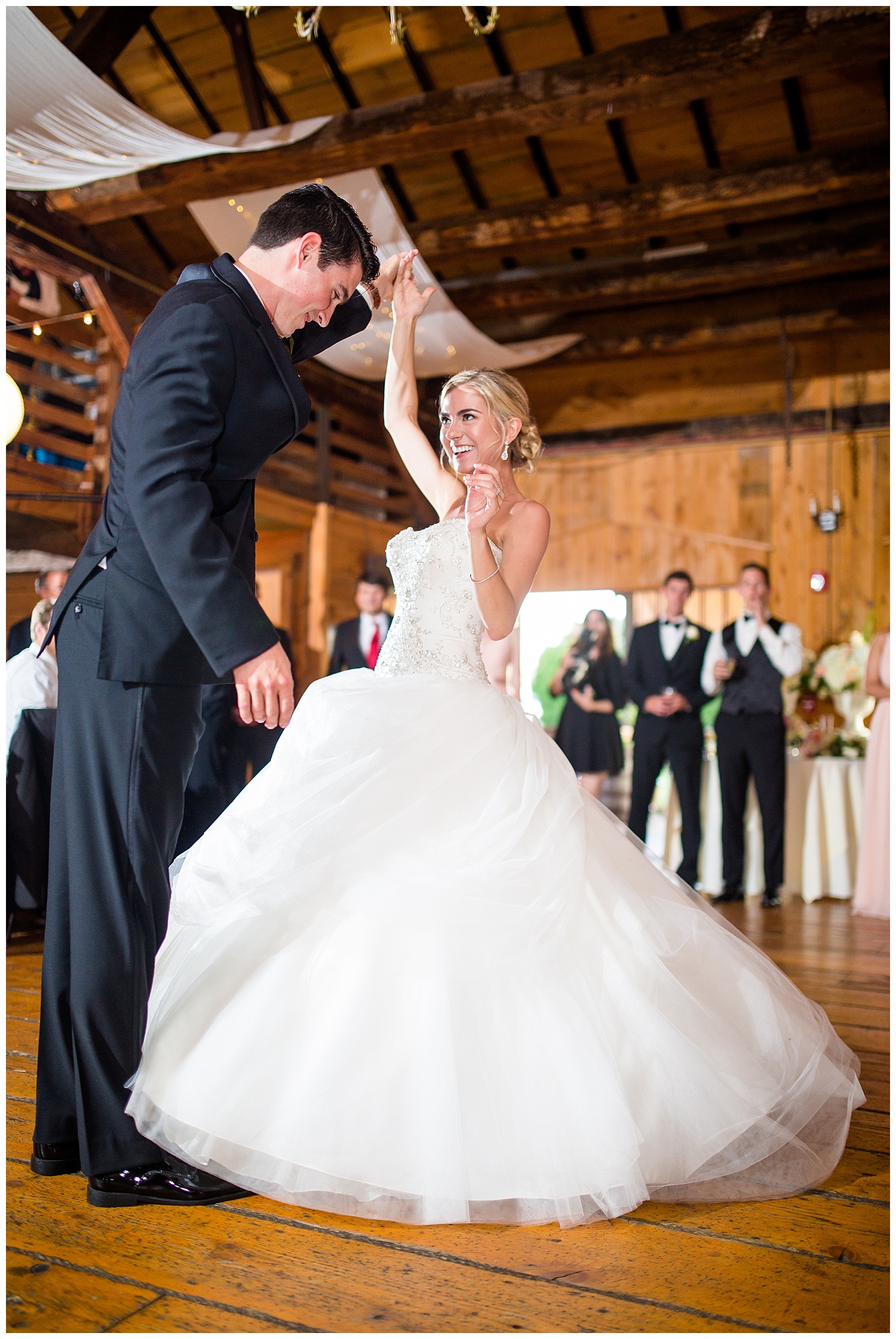Pittsburgh Weddings | Lingrow Farms Wedding | Leechburg, PA | www.redoakweddings.com
