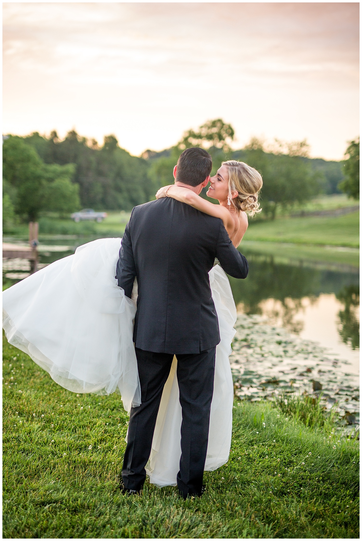 Pittsburgh Weddings | Lingrow Farms Wedding | Leechburg, PA | www.redoakweddings.com