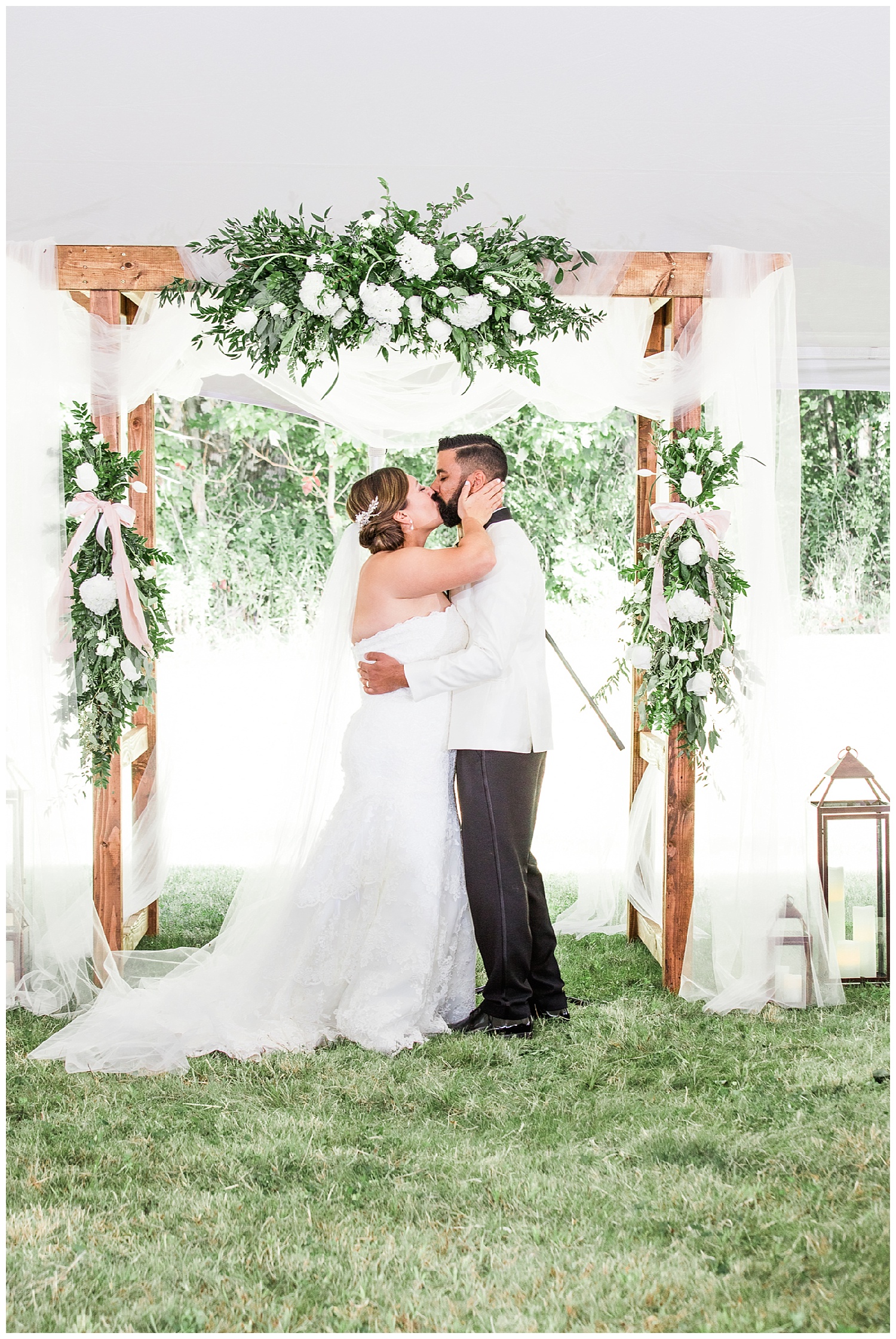 Outdoor Pennsylvania Tented Wedding | Cabot, PA | www.redoakweddings.com