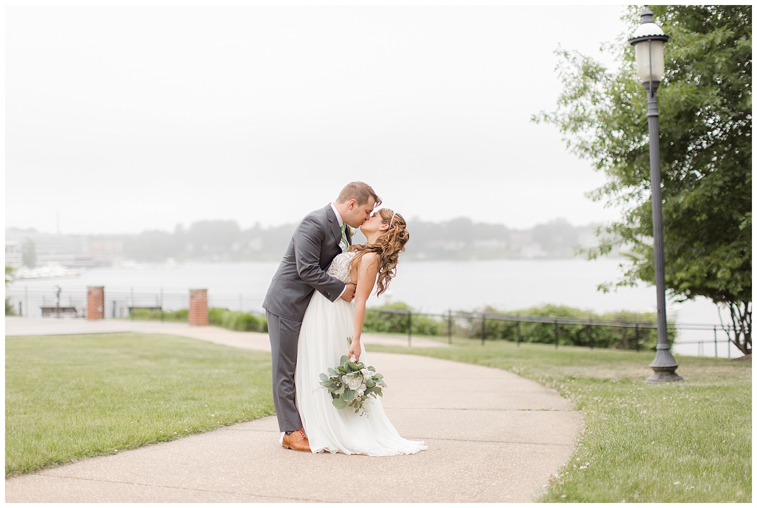 New Jersey Summer Wedding | The Molly Pitcher Inn, Red Bank NJ | www.redoakweddings.com