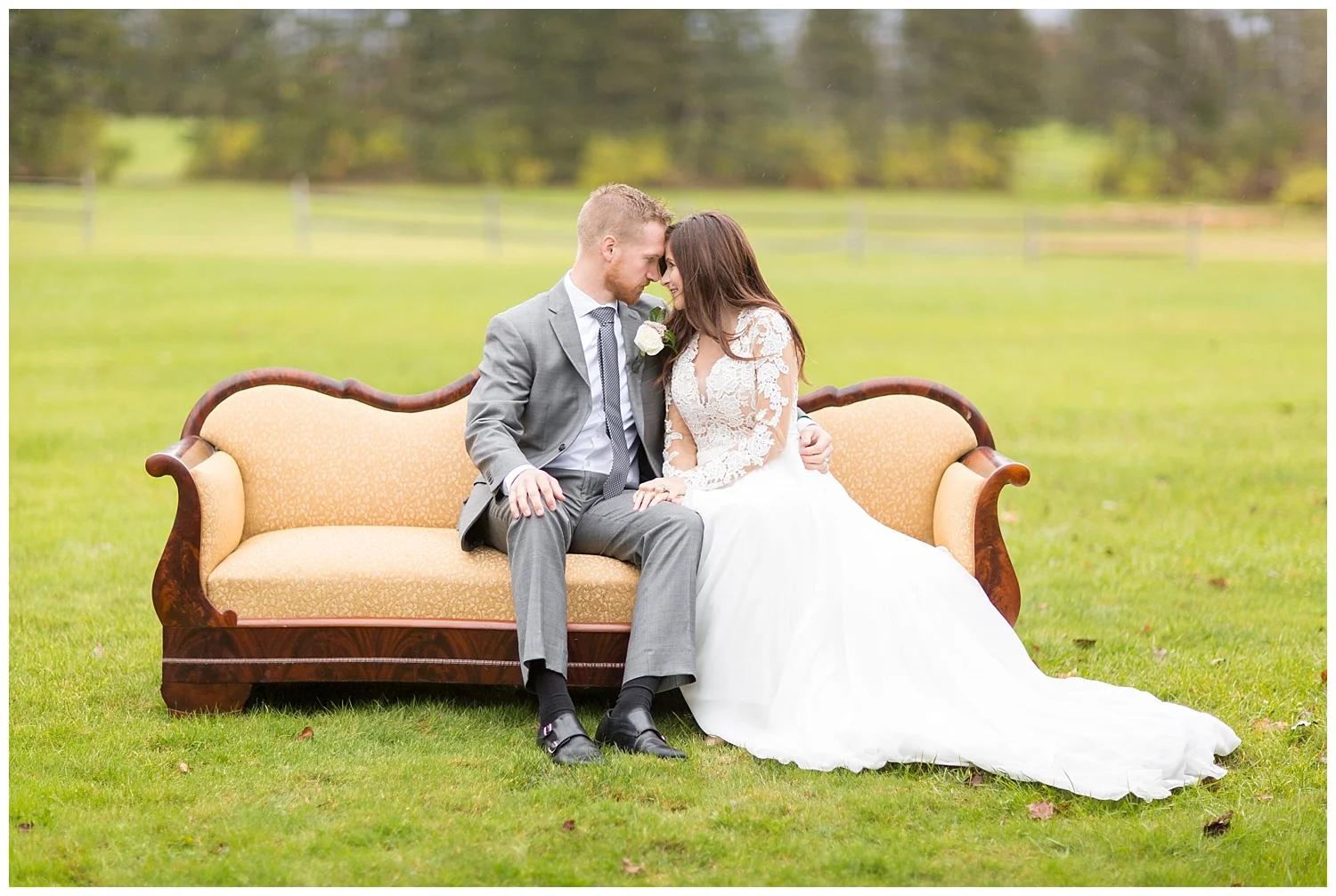 Fall Wedding Inspiration | Canasawacta Pavilion | Norwich, New York | www.redoakweddings.com