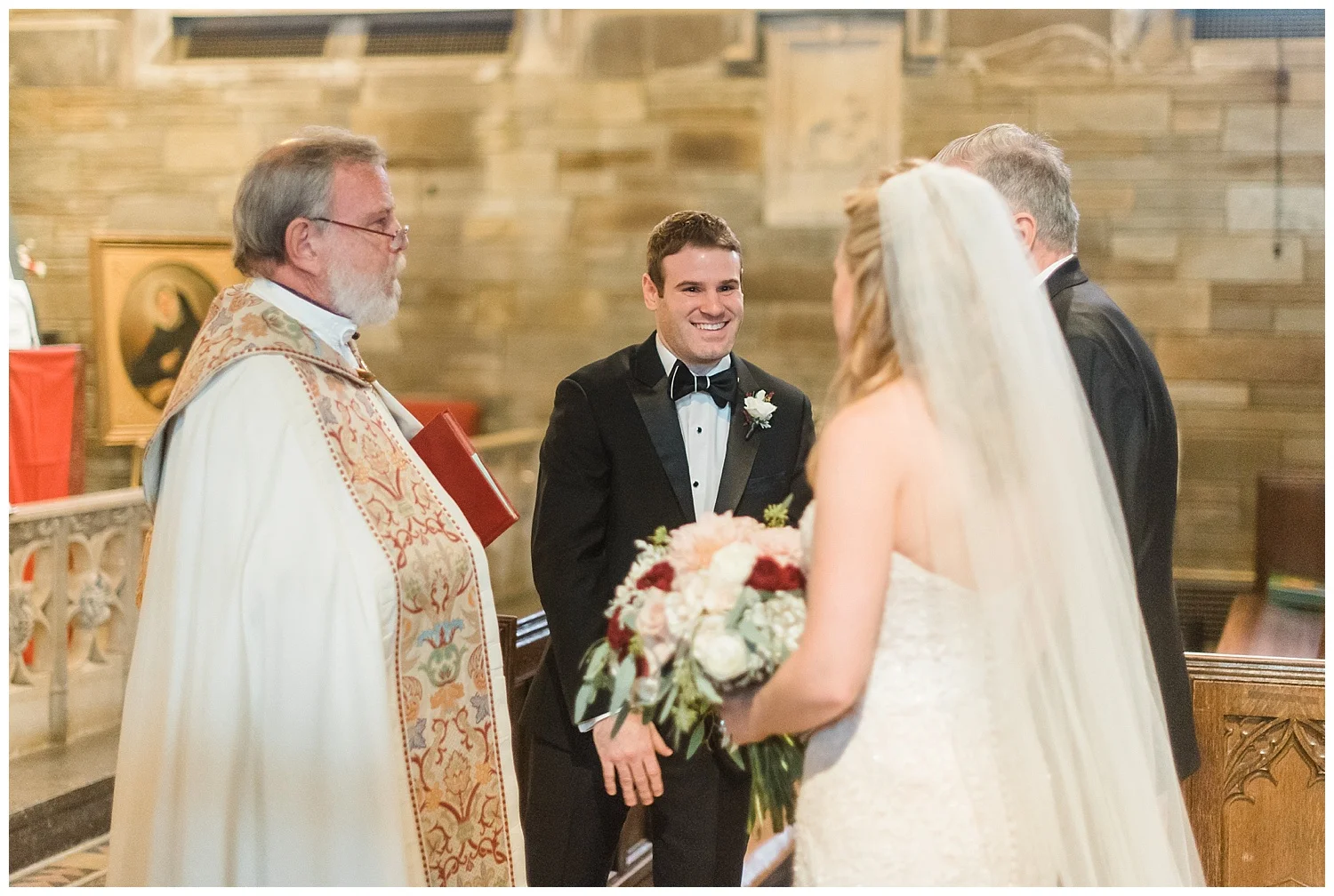 Pennsylvania Spring Wedding |Flourtown Country Club | Flourtown, PA | www.redoakweddings.com