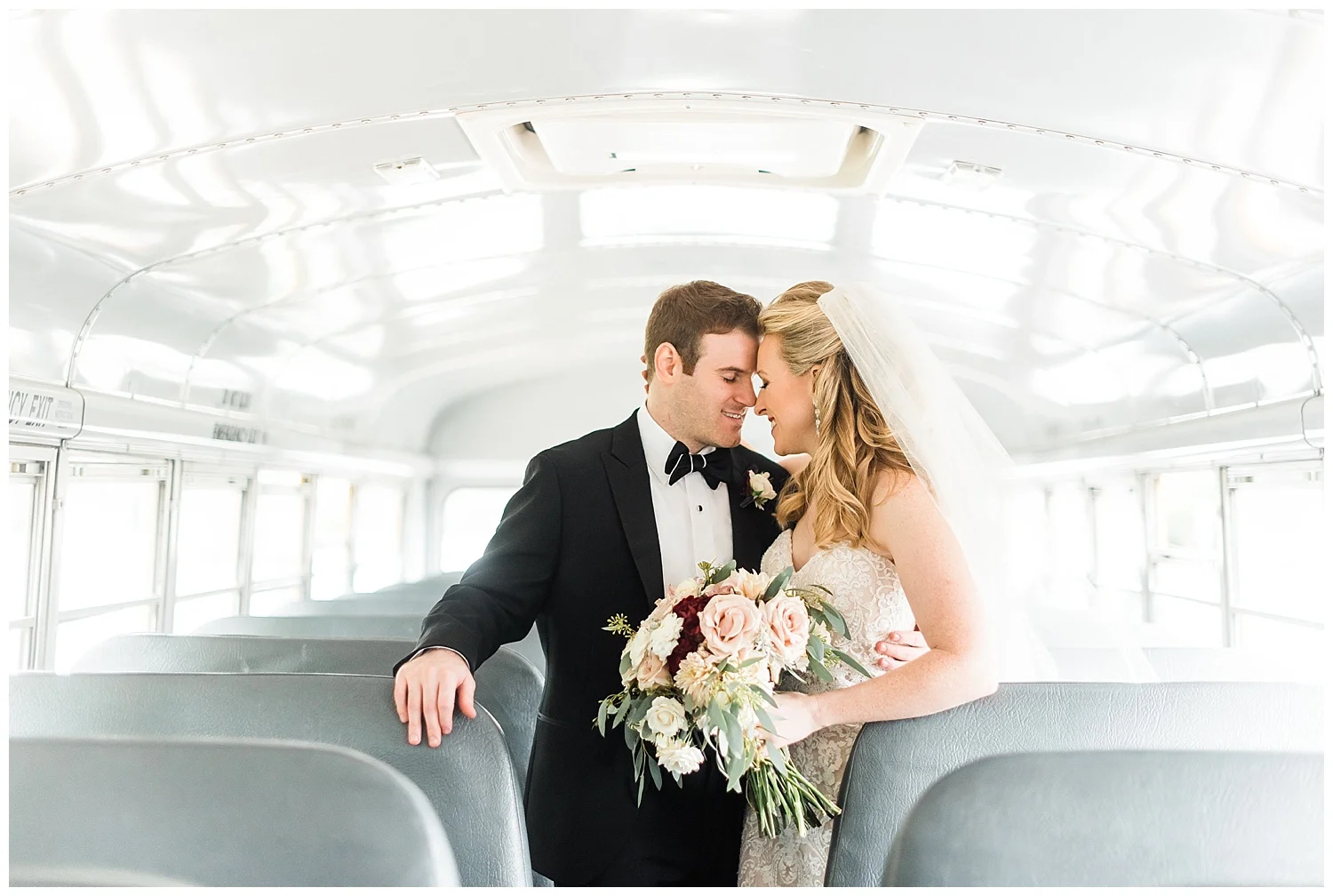 Pennsylvania Spring Wedding |Flourtown Country Club | Flourtown, PA | www.redoakweddings.com