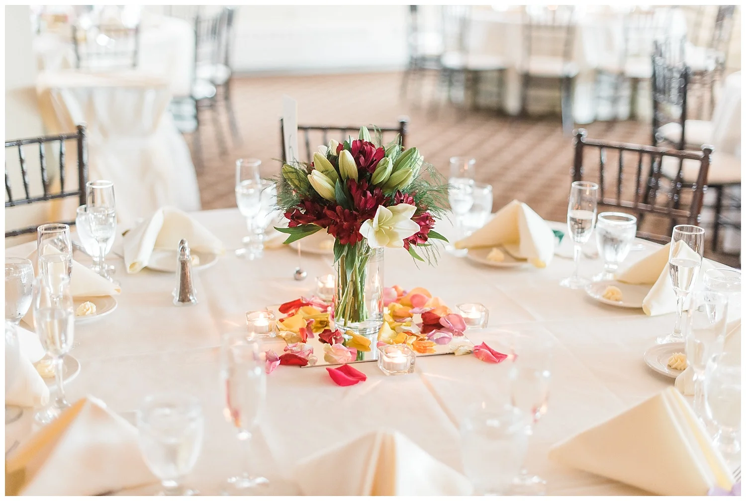 Pennsylvania Spring Wedding |Flourtown Country Club | Flourtown, PA | www.redoakweddings.com