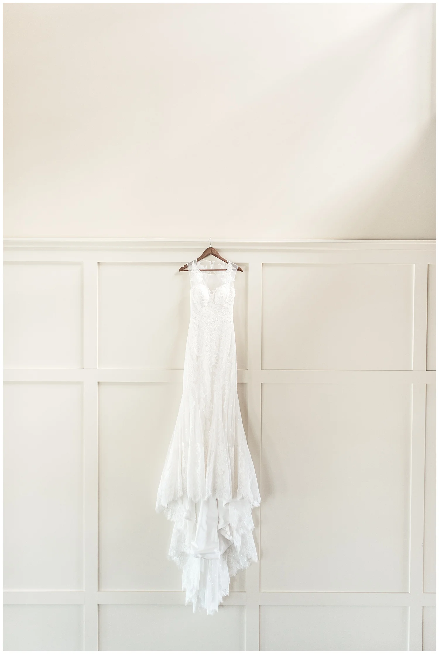 Crossway Church Wedding | Elegant DIY Church Wedding | Lancaster, PA | www.redoakweddings.com