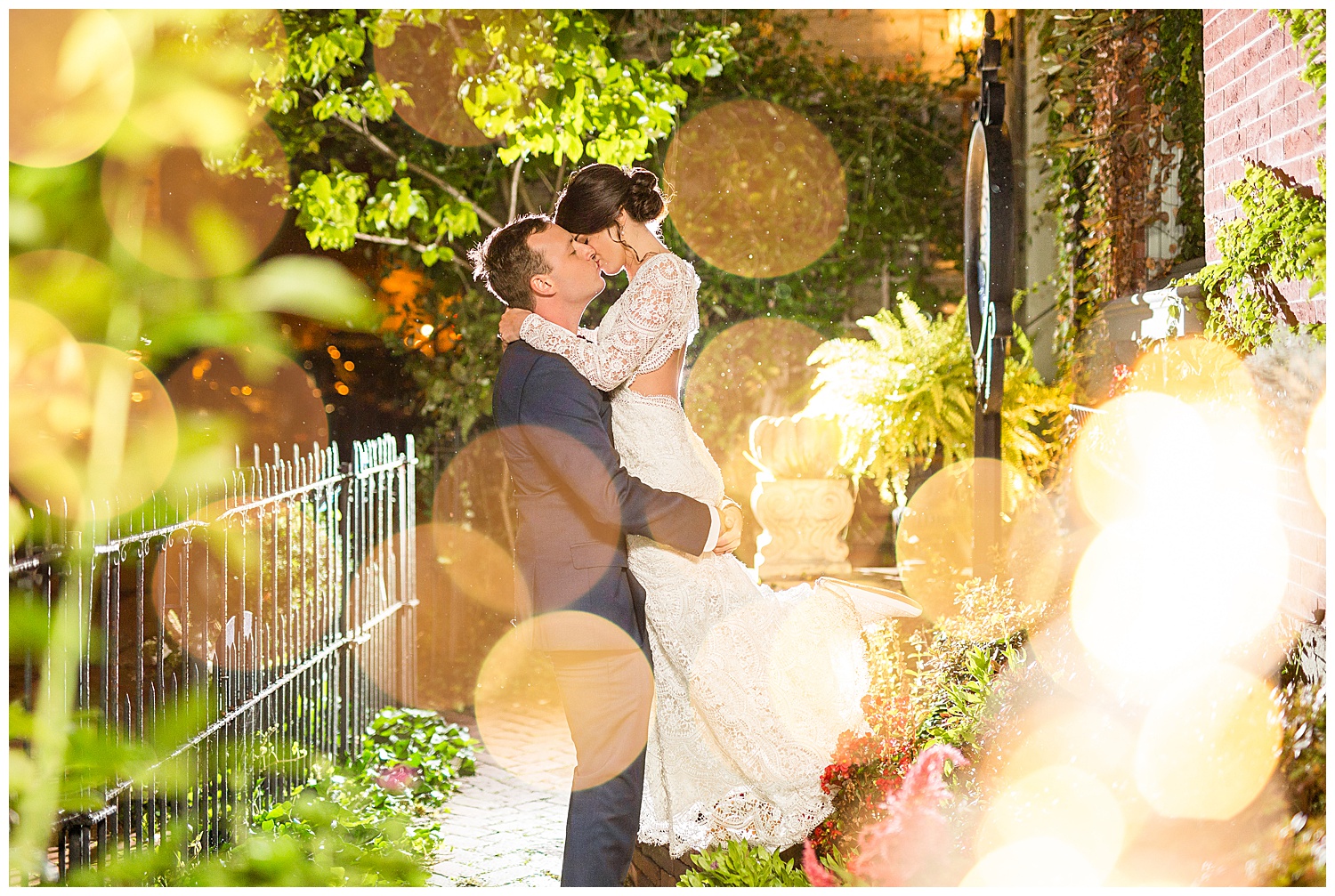 Morning Glory Inn Wedding | Intimate Pittsburgh Autumn Wedding | Pittsburgh, PA | www.redoakweddings.com