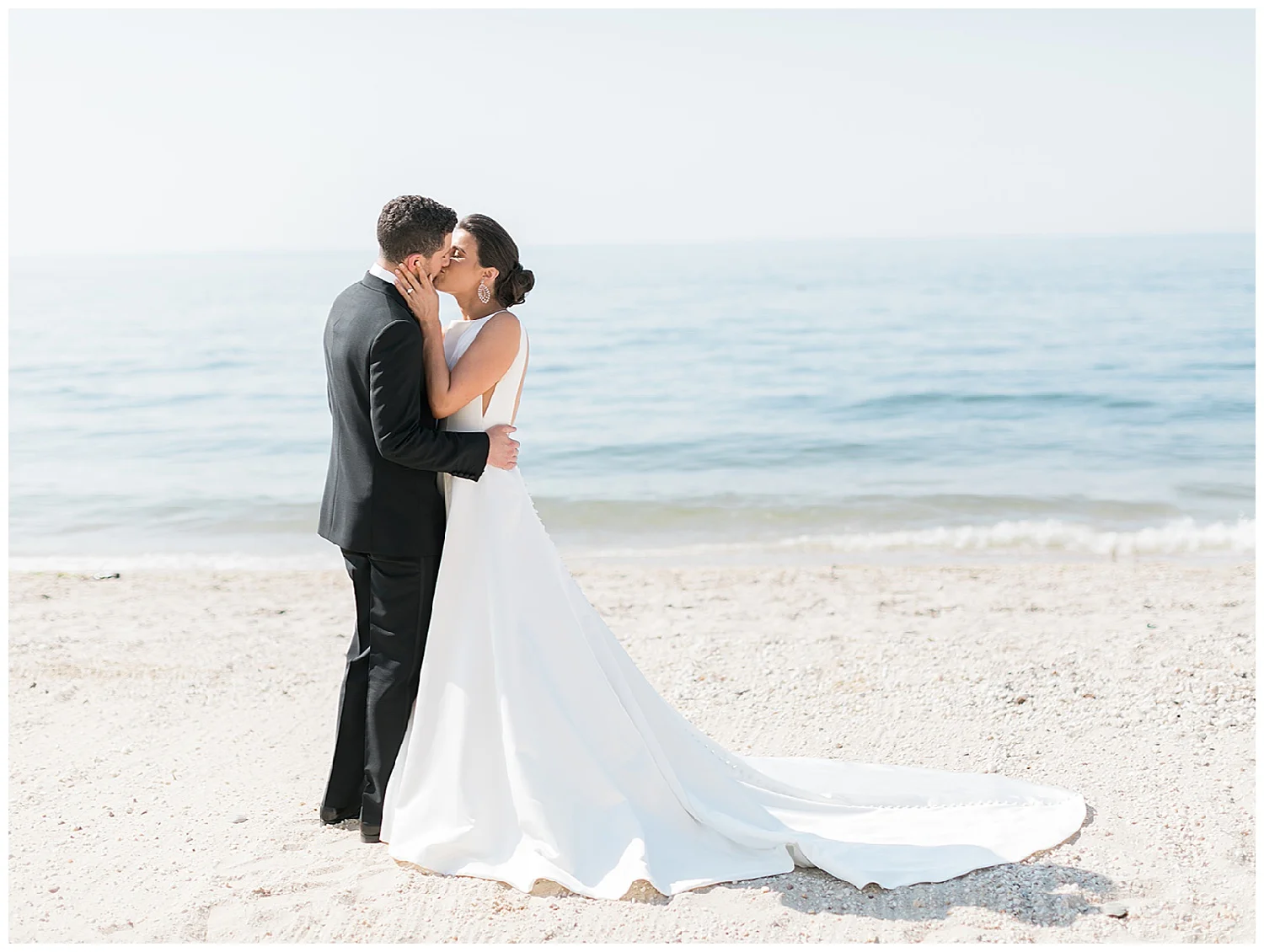 Crescent Beach Club Wedding | Black Tie Beach Wedding | Bayville, NY | www.redoakweddings.com