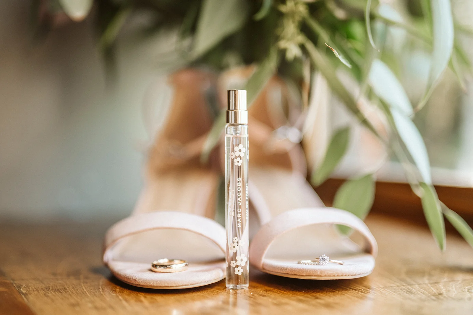 Marc Jacobs Daisy perfume, bride’s getting ready detail photos at Cork Factory Hotel in Lancaster, PA.