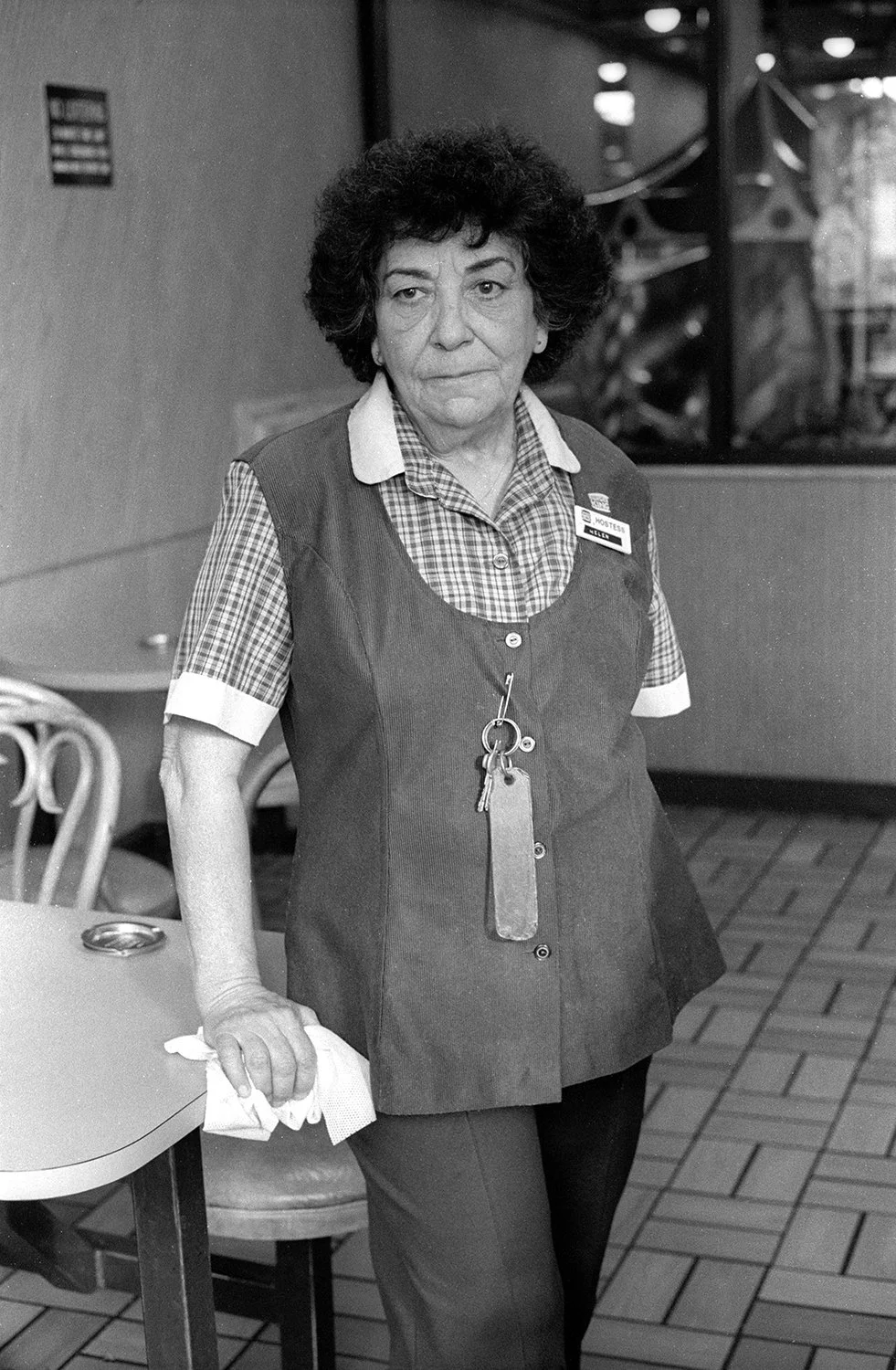 Waitress-leaning-on-table-2-web.jpg