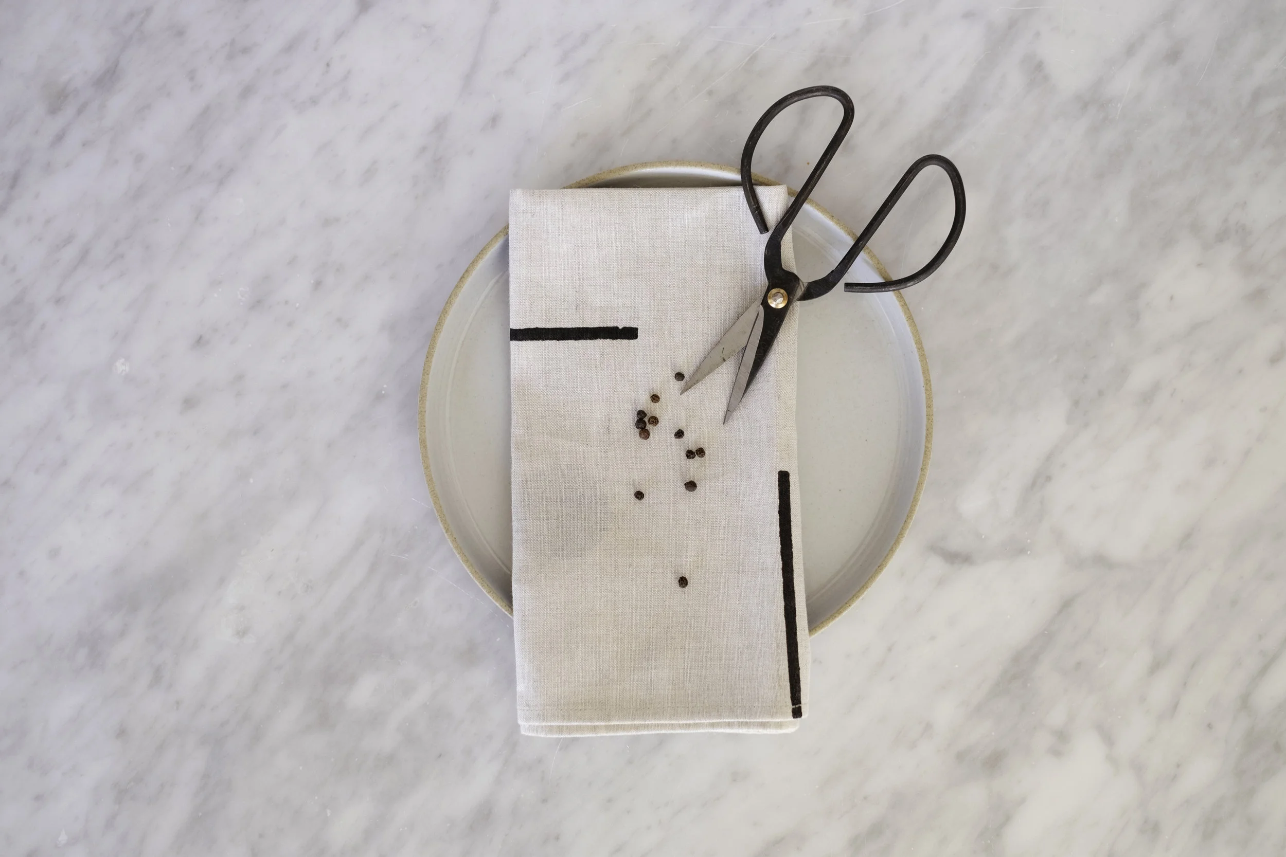 LINE DOT NAPKIN 4-LR.jpg