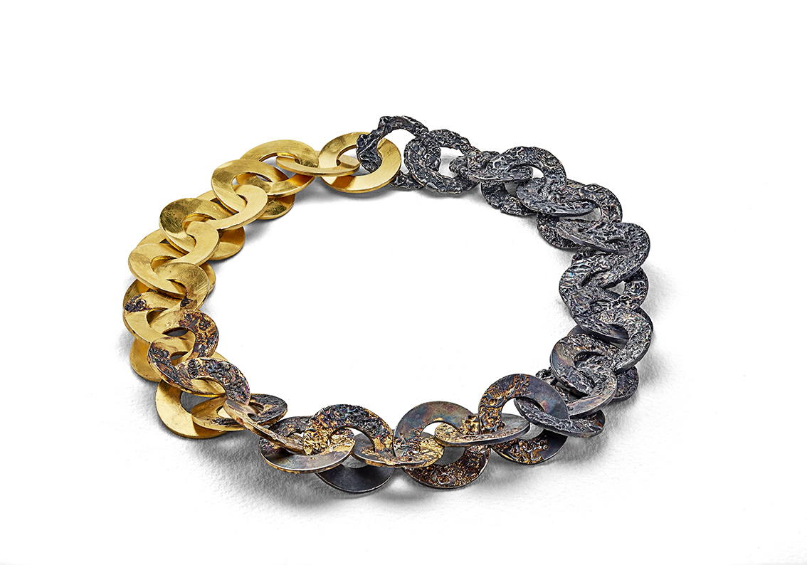 Collier Pâques. Argent plumes caoutchouc. Amira Sliman 2014